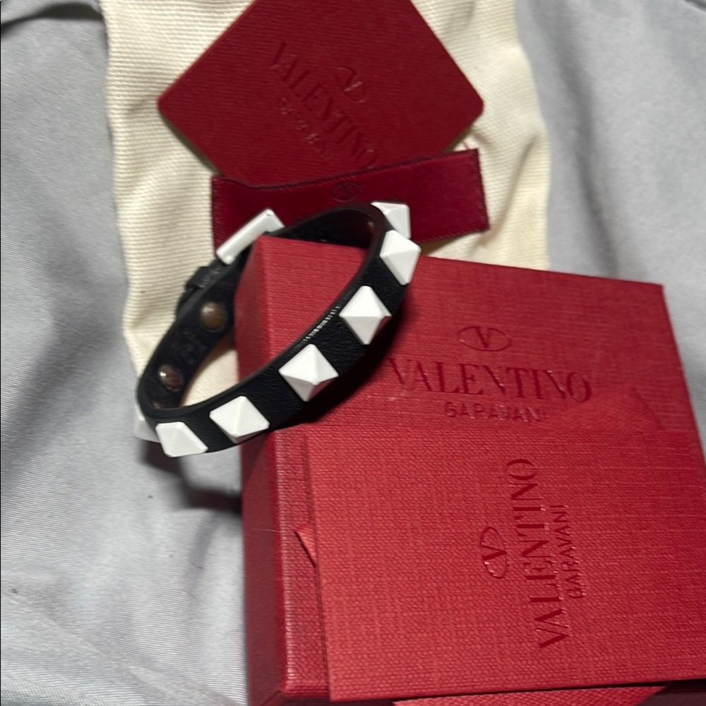 Sale 🔥 Valentino Garavani Black and White Rock Studded.Bracelet. Very Rare